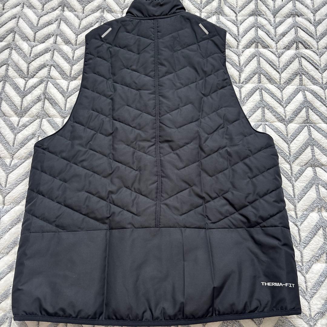 新品　ナイキ　メンズ　ランニングベスト　中綿　ブラック　黒　軽量　撥水　L