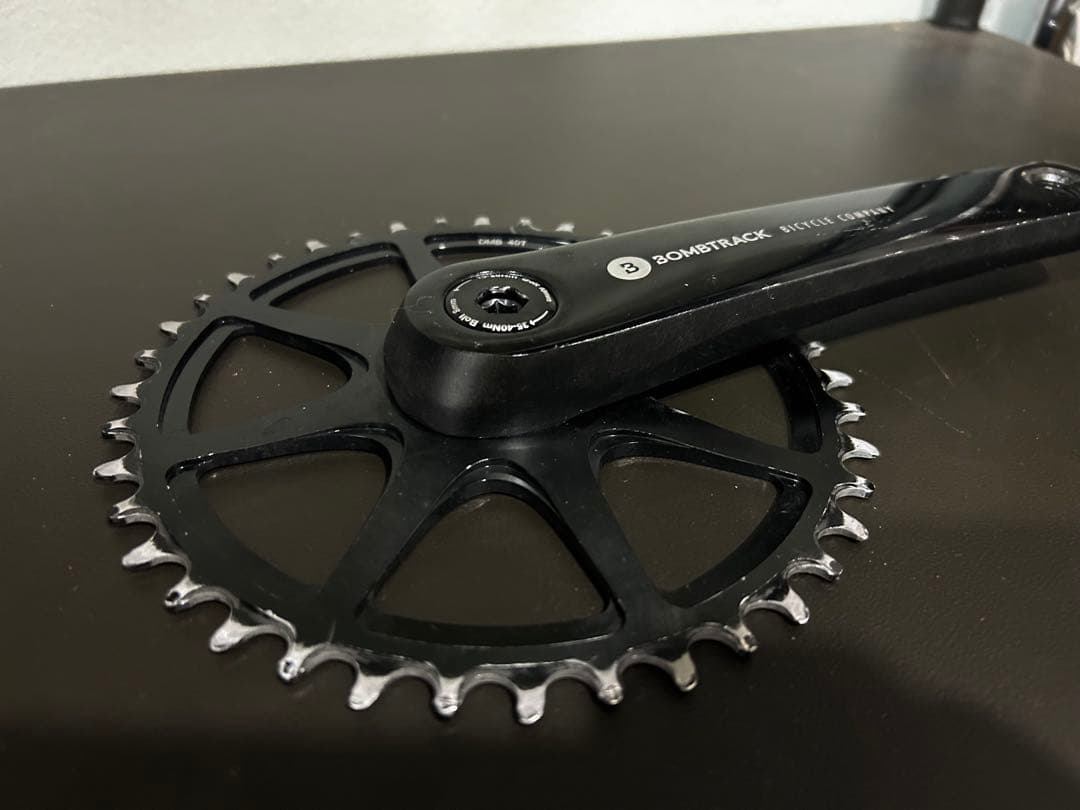【BOMBTRACK クランクセット】SAMOX製　シングル用