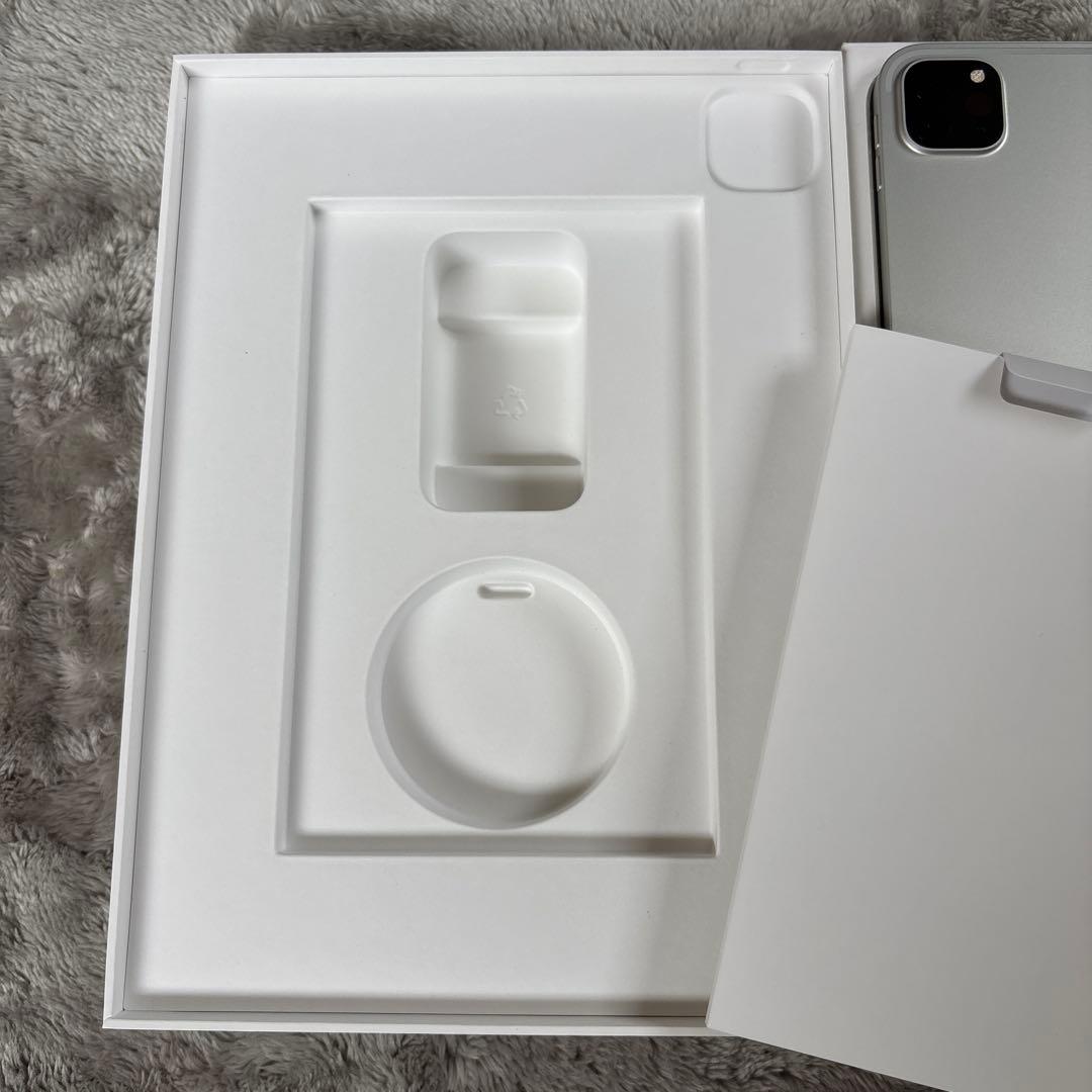 10【極美品】iPad PRO 第4世代　11インチ　128GB シルバー