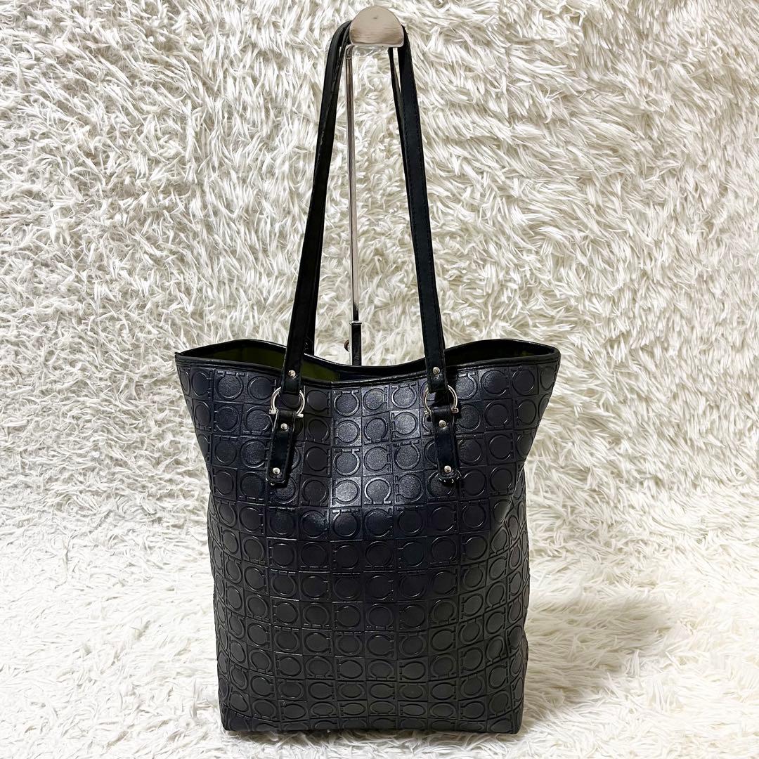Salvatore Ferragamo ショルダーバッグ トート　ガンチーニ　黒