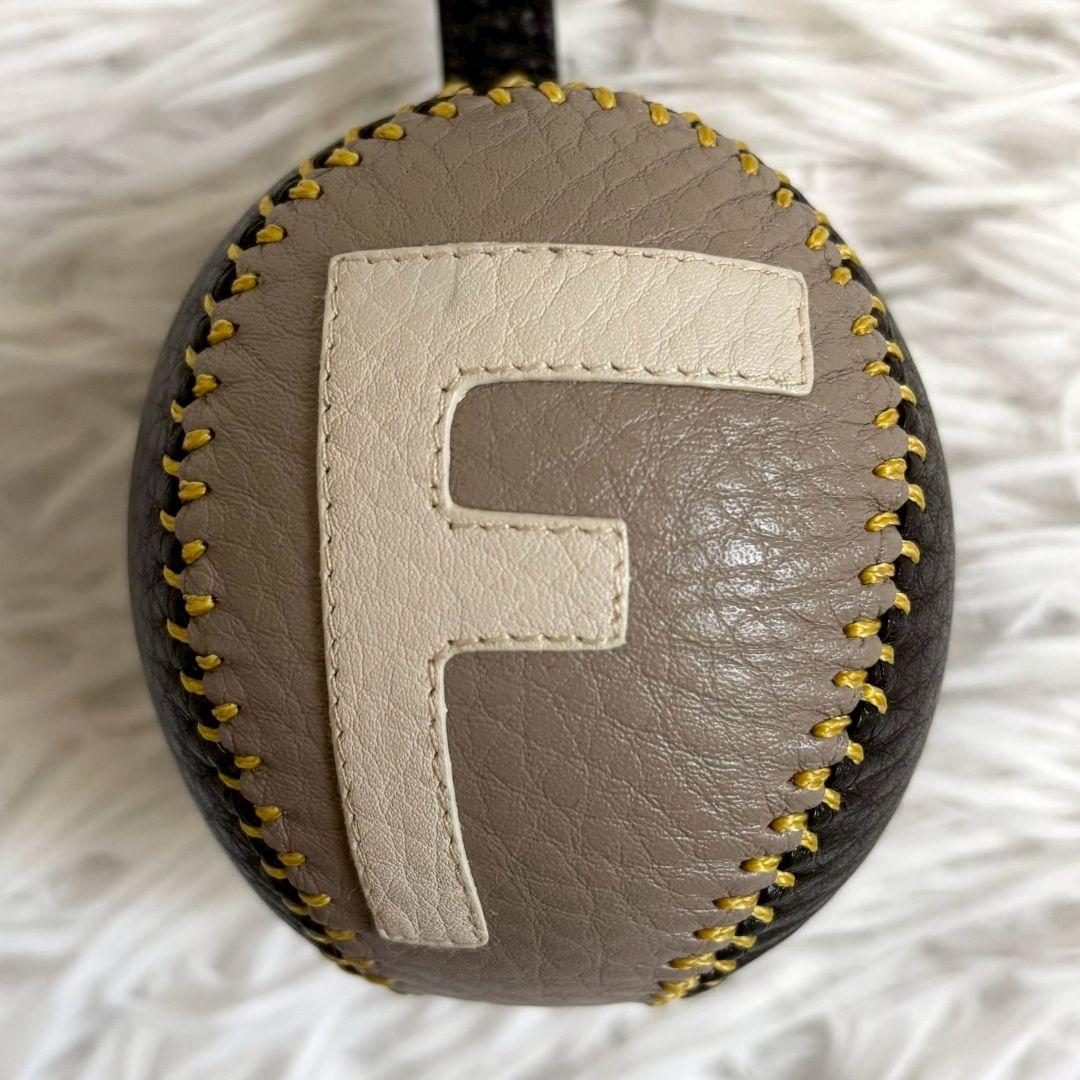【極美品・袋付】FENDI　野球ボール　チャーム　バックチャーム