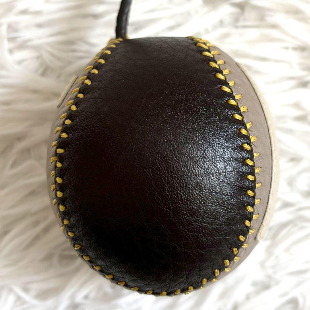 【極美品・袋付】FENDI　野球ボール　チャーム　バックチャーム