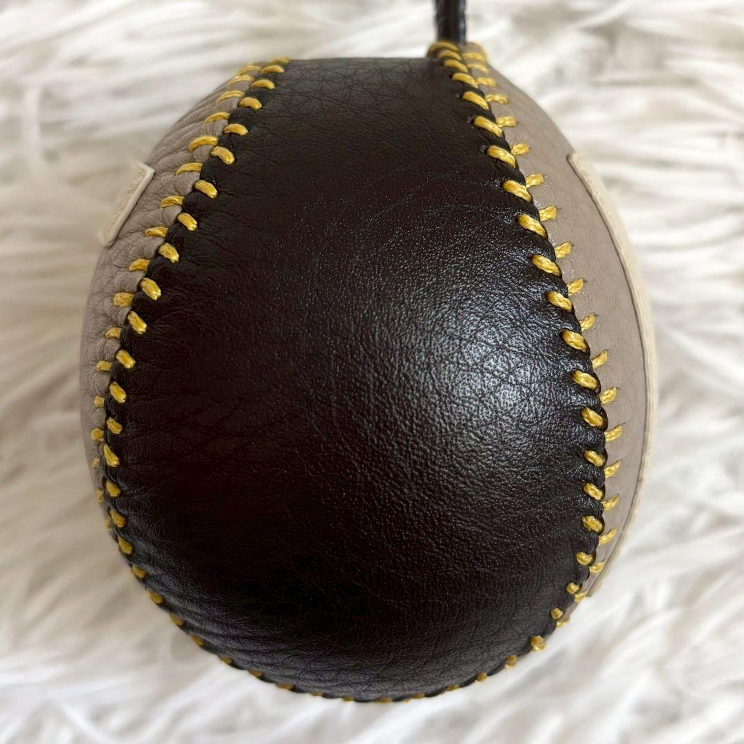 【極美品・袋付】FENDI　野球ボール　チャーム　バックチャーム