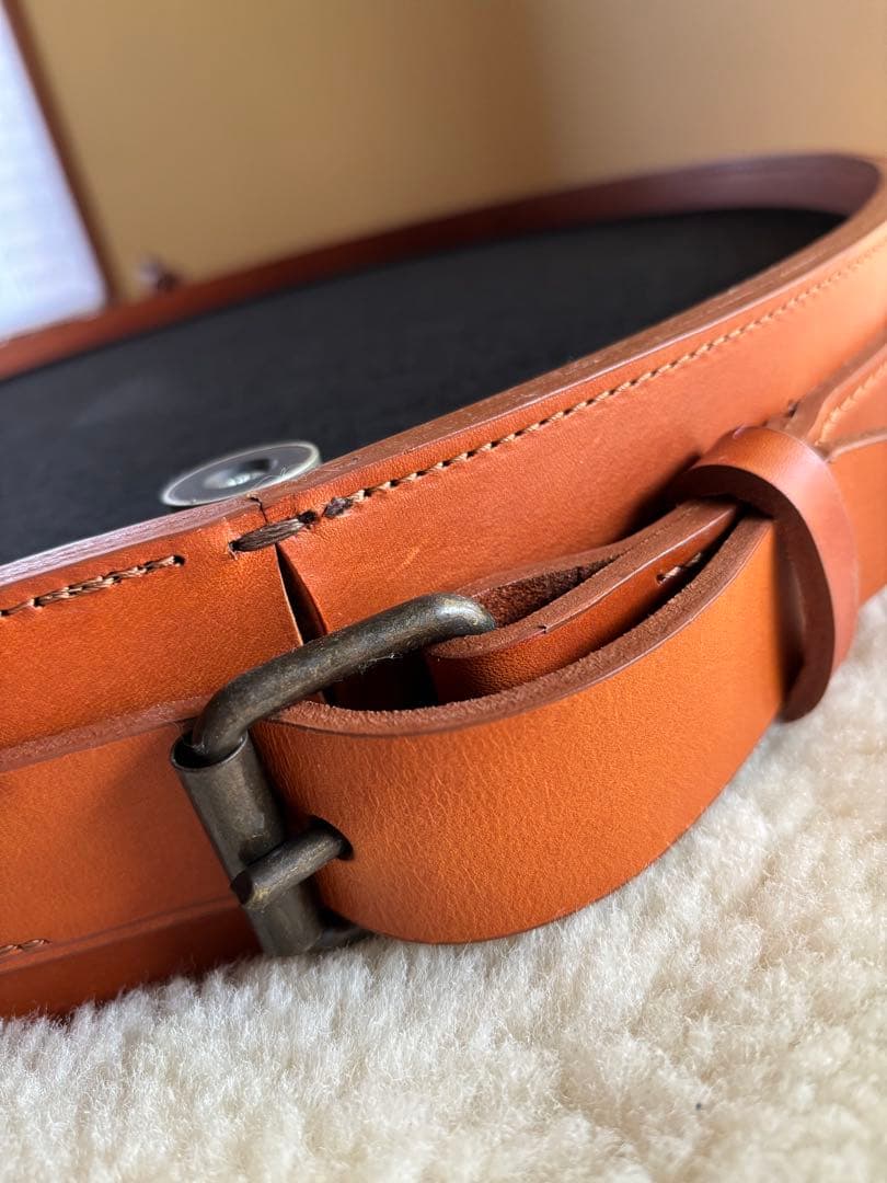 イタリアンレザーベルト壁掛けミラー