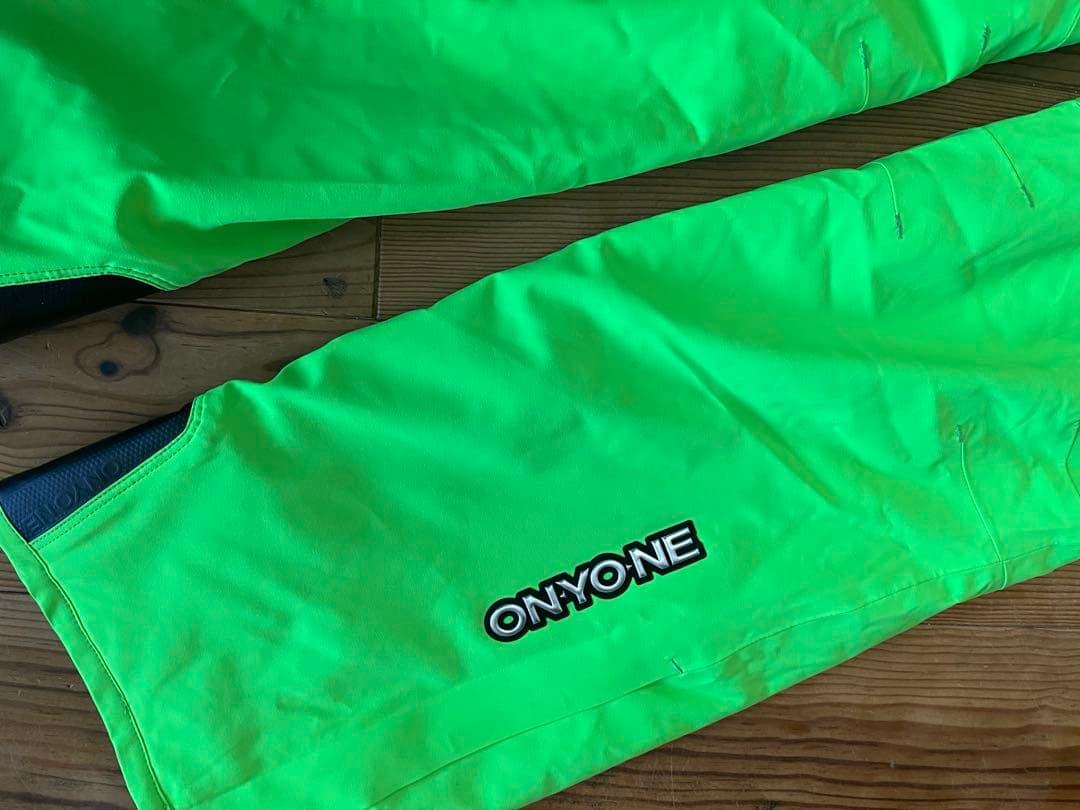 k*u様 未使用 ONYONE オンヨネ スキーウェアメンズ Ｍ 上下