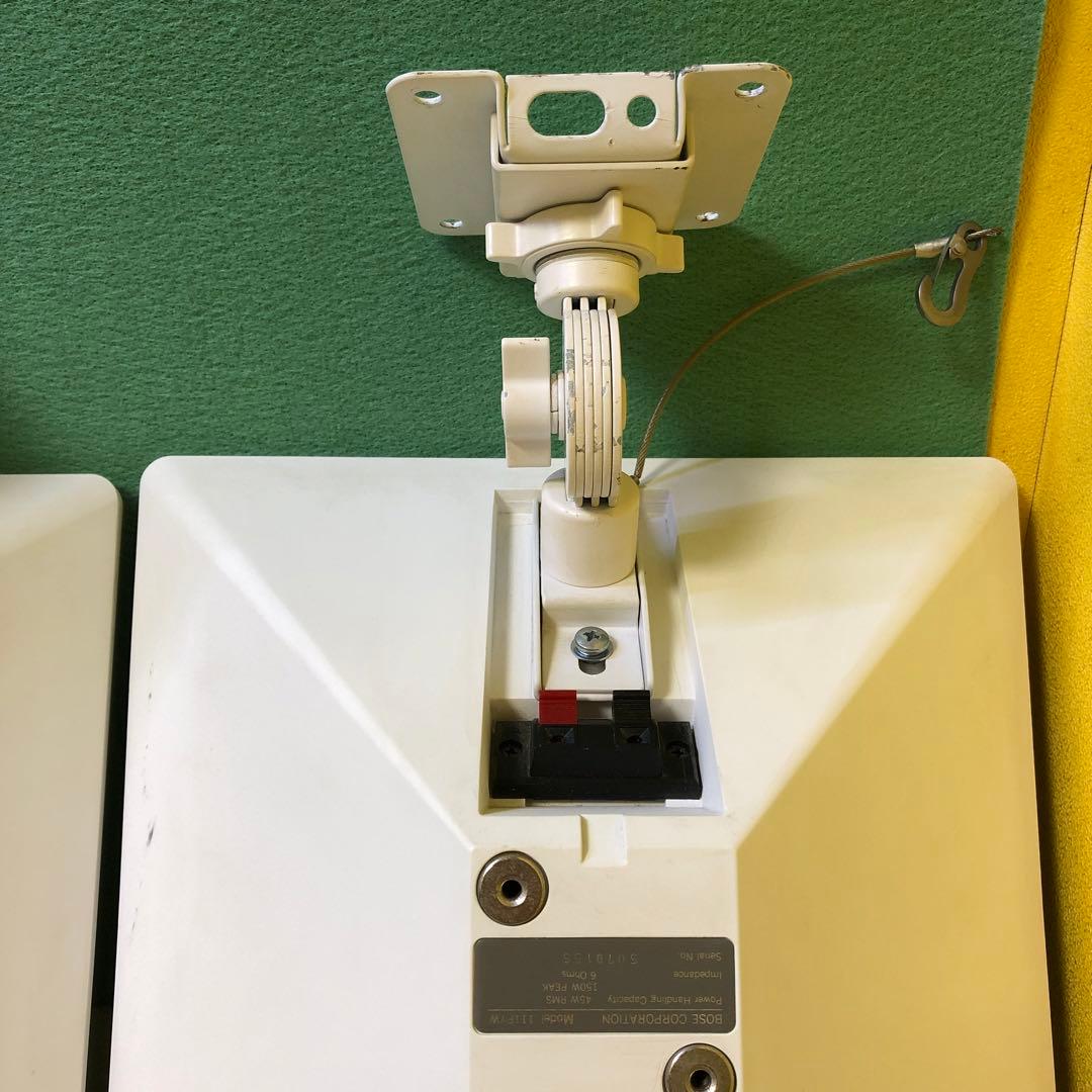 た3● BOSE 111PYW スピーカー 2個セット　吊り金具2個付き