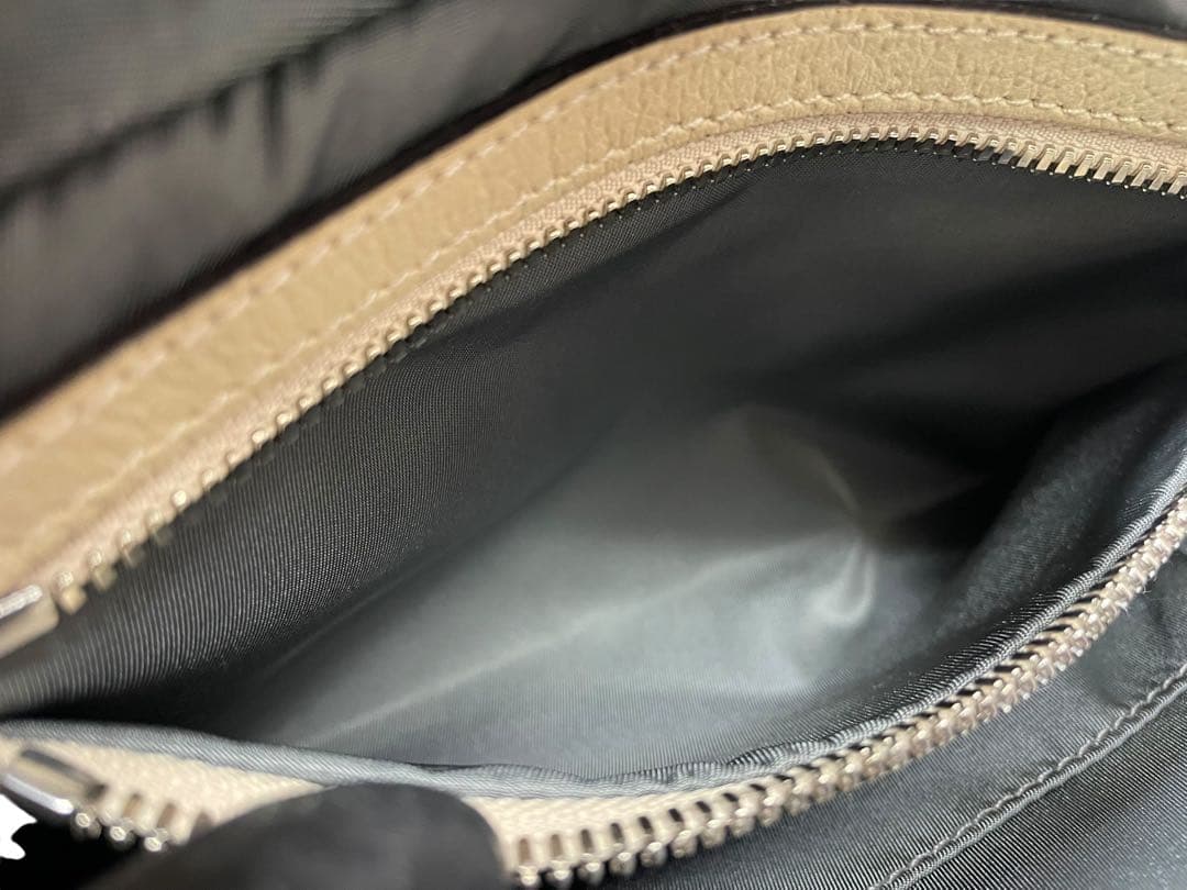 GUCCI グッチ　オフザグリッド　ボディバッグ　ウエストポーチ　GG レザー