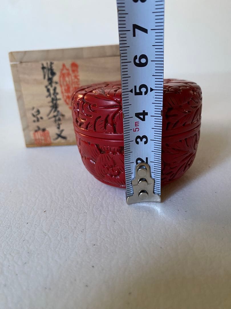 村上堆朱　泉山　牡丹唐草文　棗　赤い漆塗り棗　木箱付