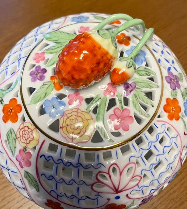 ロイヤルポーセリン Porcelain  透かしボンボン入れ