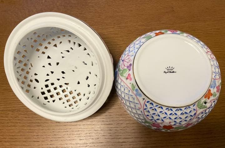 ロイヤルポーセリン Porcelain  透かしボンボン入れ