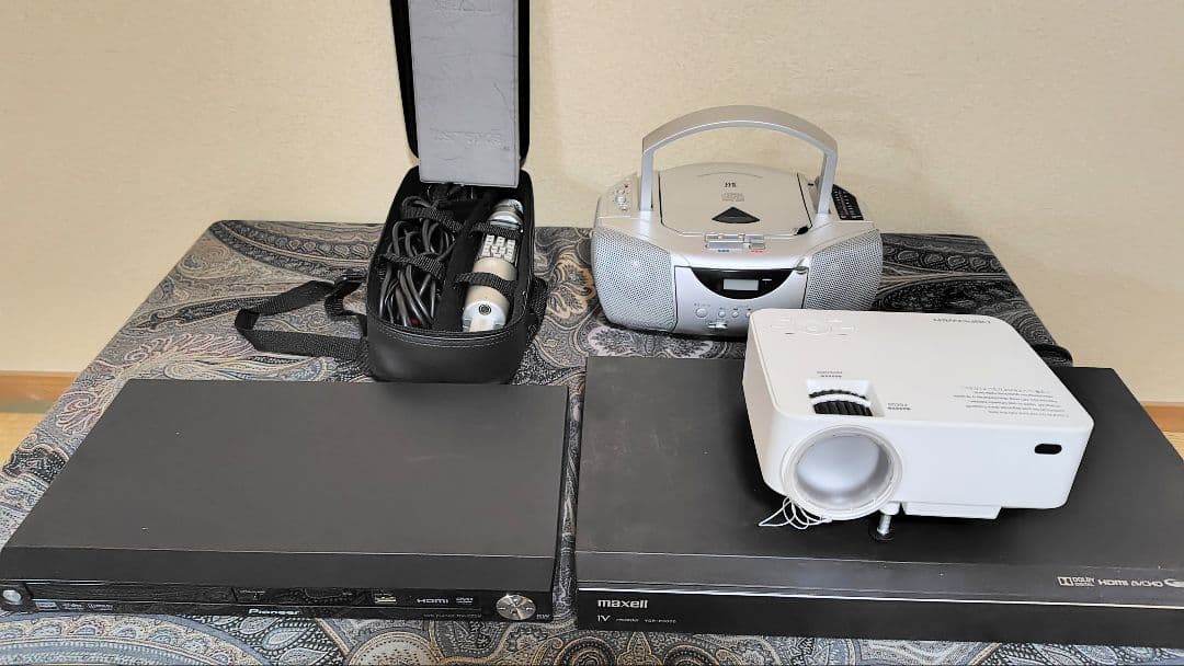 プロジェクターマクセルレコーダーDVDプレイヤーカラオケマイクCDプレイヤー5点