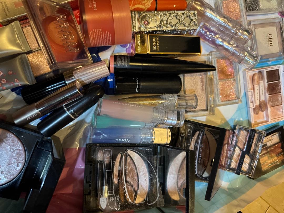 アイシャドウ　ハイライト　リップ　化粧品詰め合わせ　残量多　未使用もあり