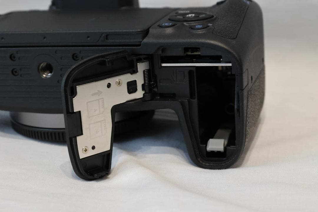 Canon ミラーレス フルサイズ EOS RP ボディ☆新級品☆極美品