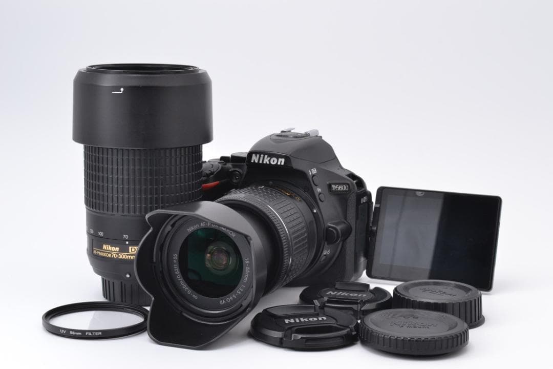 ニコン　Nikon D5600 ダブルズームキット 元箱付