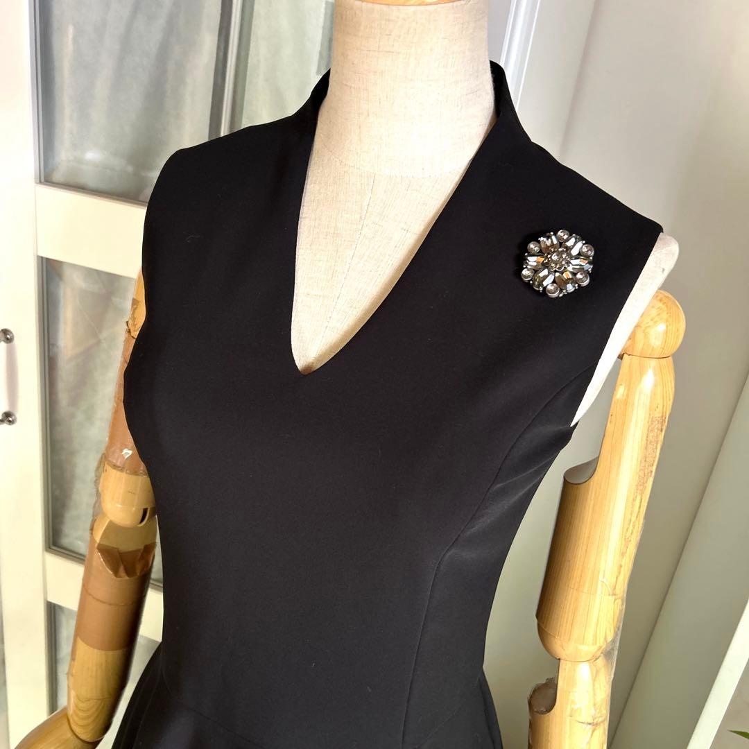 極美品　ルネ　シルエットを綺麗に見せるデザイン　フレアワンピース 黒