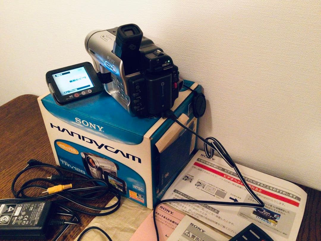 SONY 2.5型液晶モニター搭載Hi-8ビデオカメラ CCD-TRV126美品