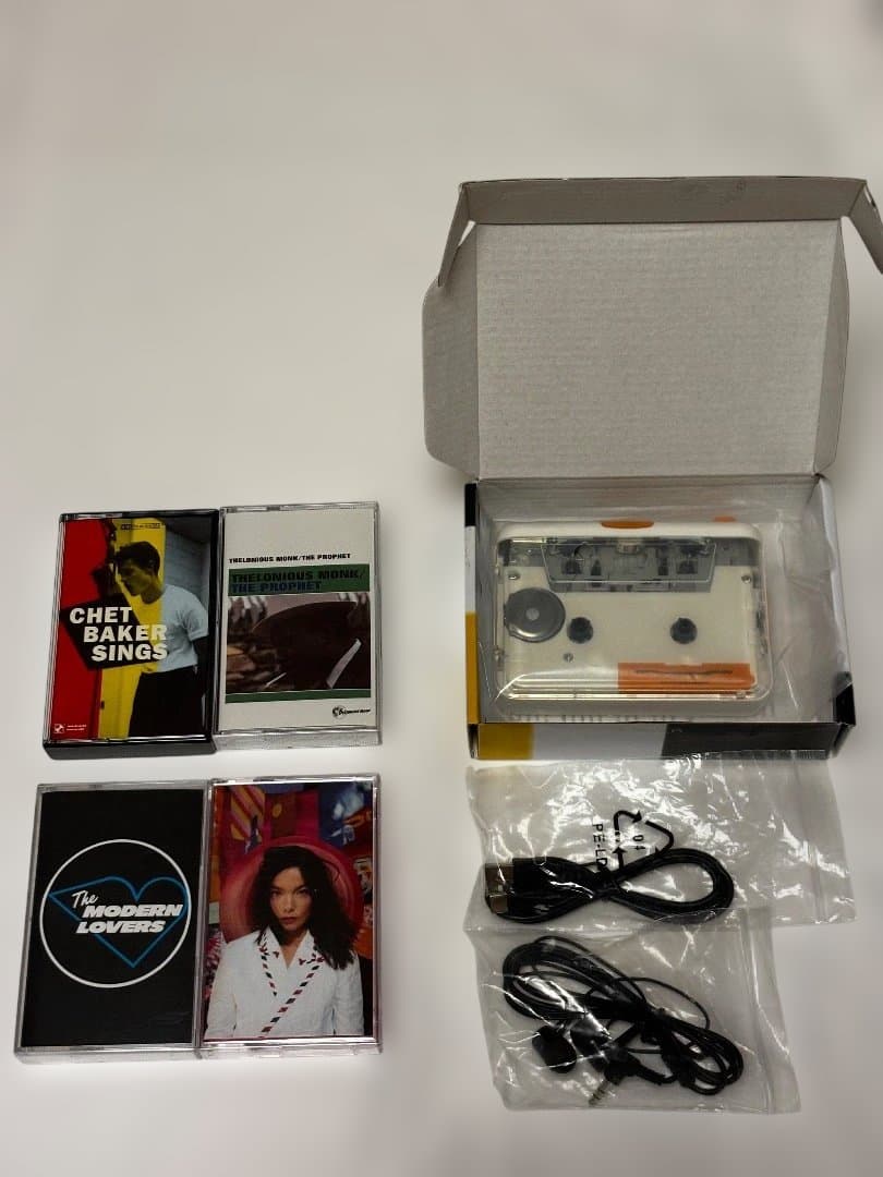 ezcap カセットコンバーター and tapes