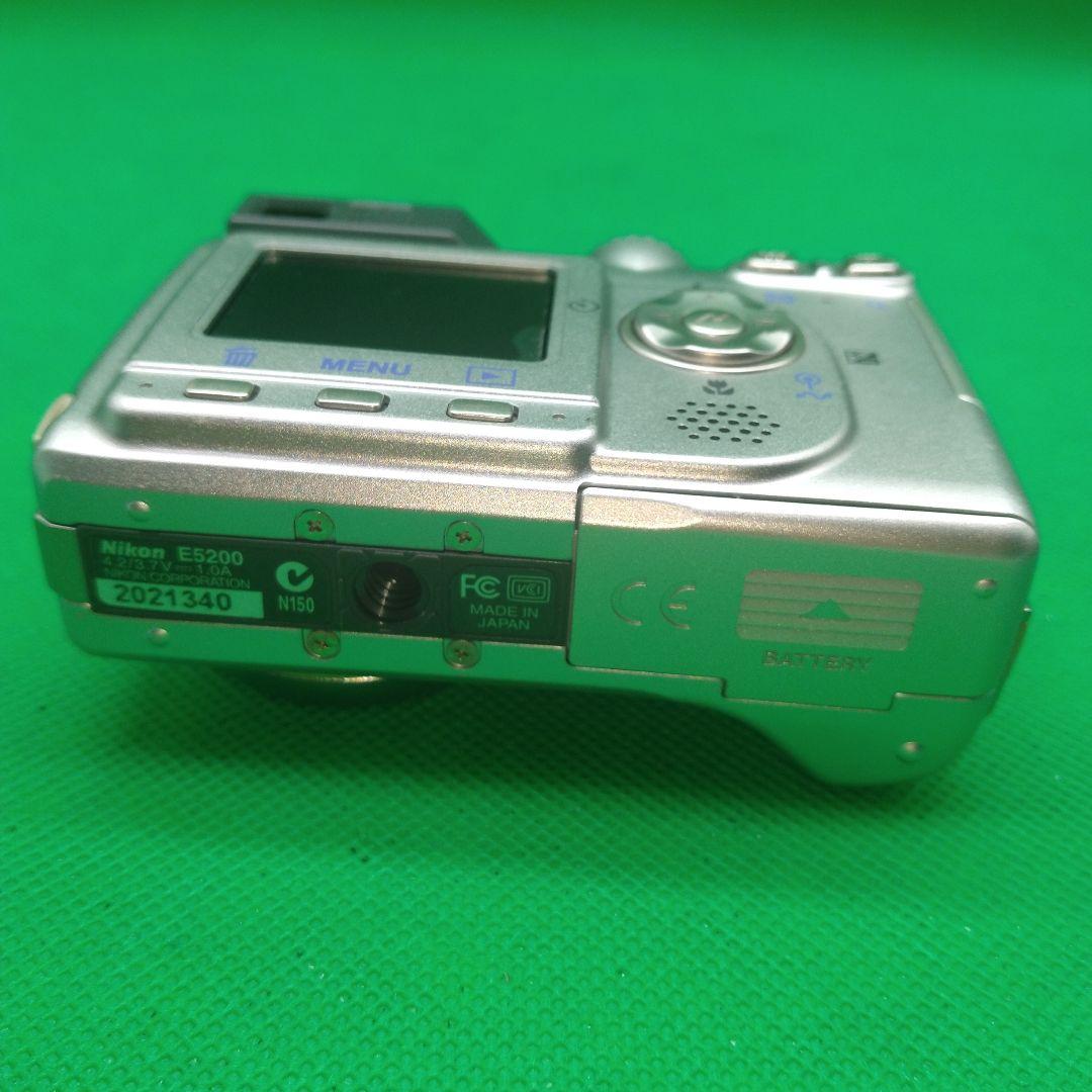 N28-01【動作確認OK・美品】Nikon ニコンCOOLPIX 5200