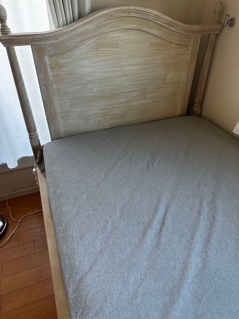 アンティーク調セミダブルベッドフレーム