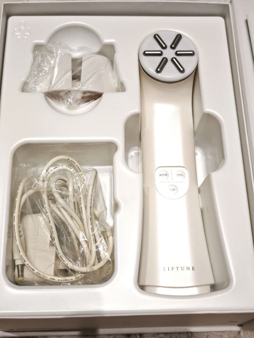 家庭用複合フェイシャル美容機器 LIFTUNE [リフチューン]