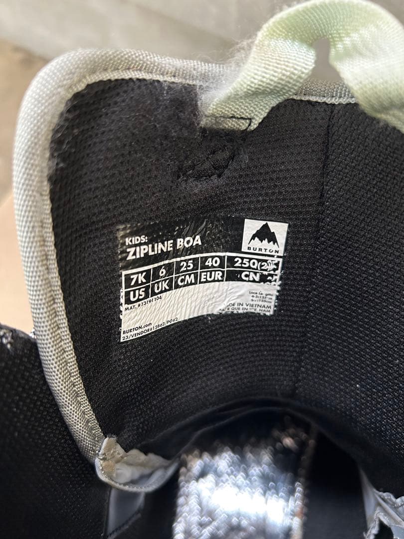 25cm キッズ Burton ジップライン BOA® スノーボードブーツ