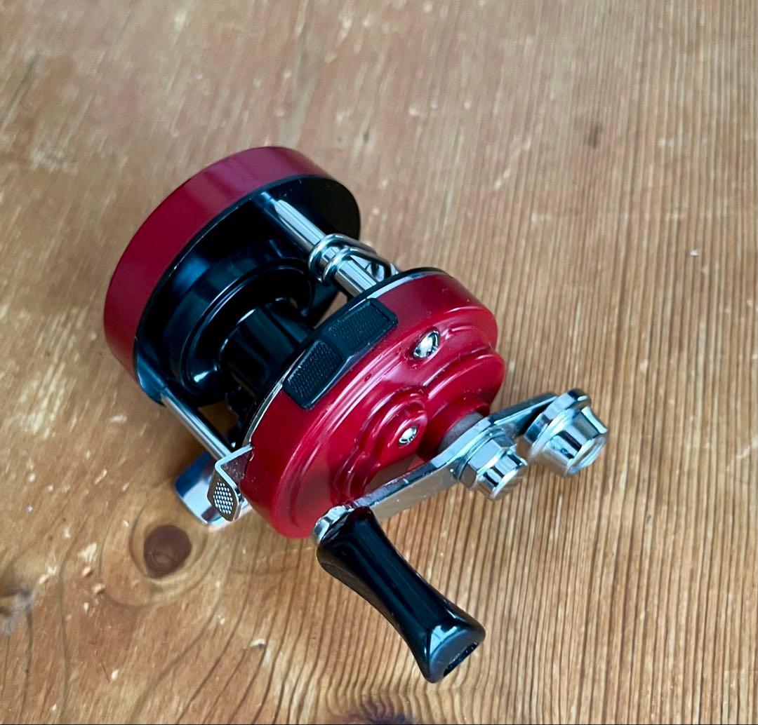 極美品！　オールド　ダイワ　ミリオネア　ST-1000 ベイトキャストリール