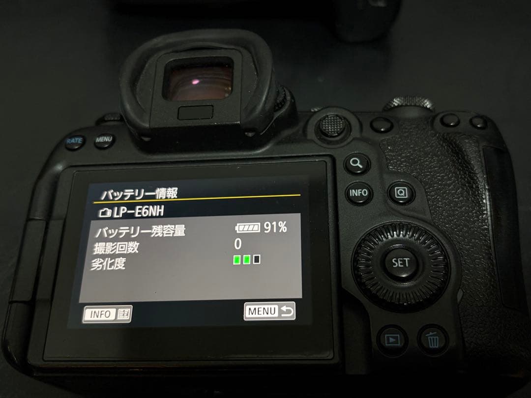 Canon EOS R6 デジタル一眼レフ 本体 バッテリー２個セット(073)