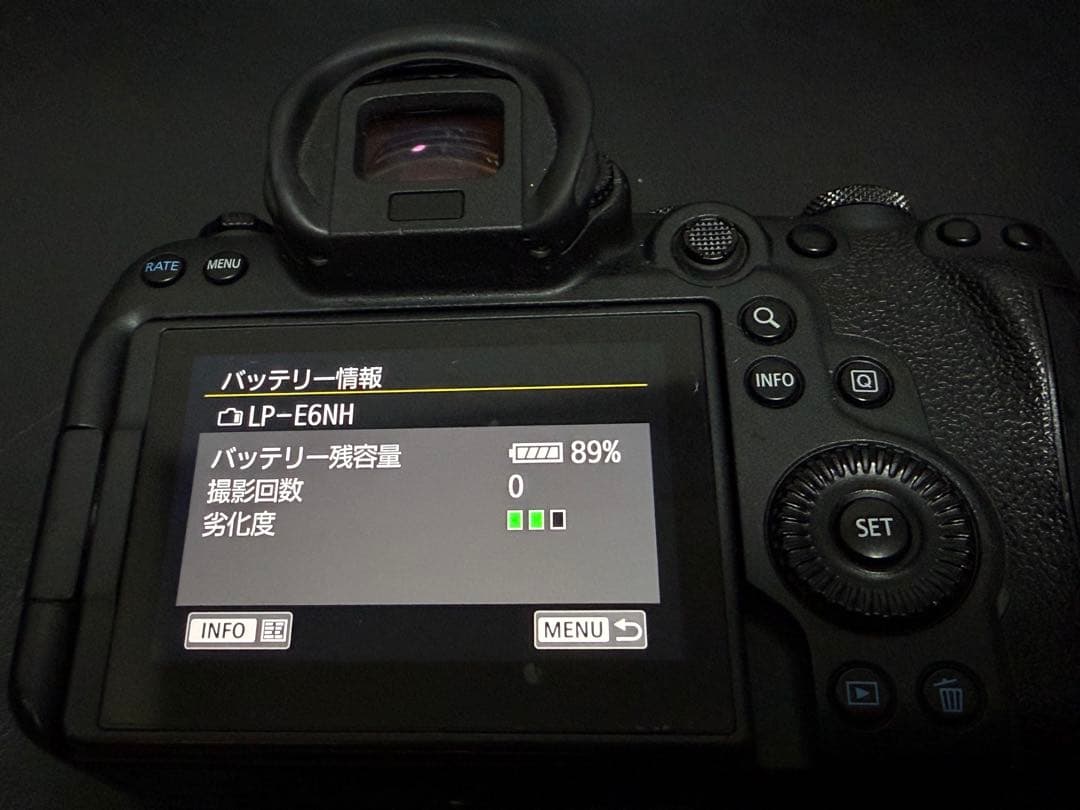 Canon EOS R6 デジタル一眼レフ 本体 バッテリー２個セット(073)