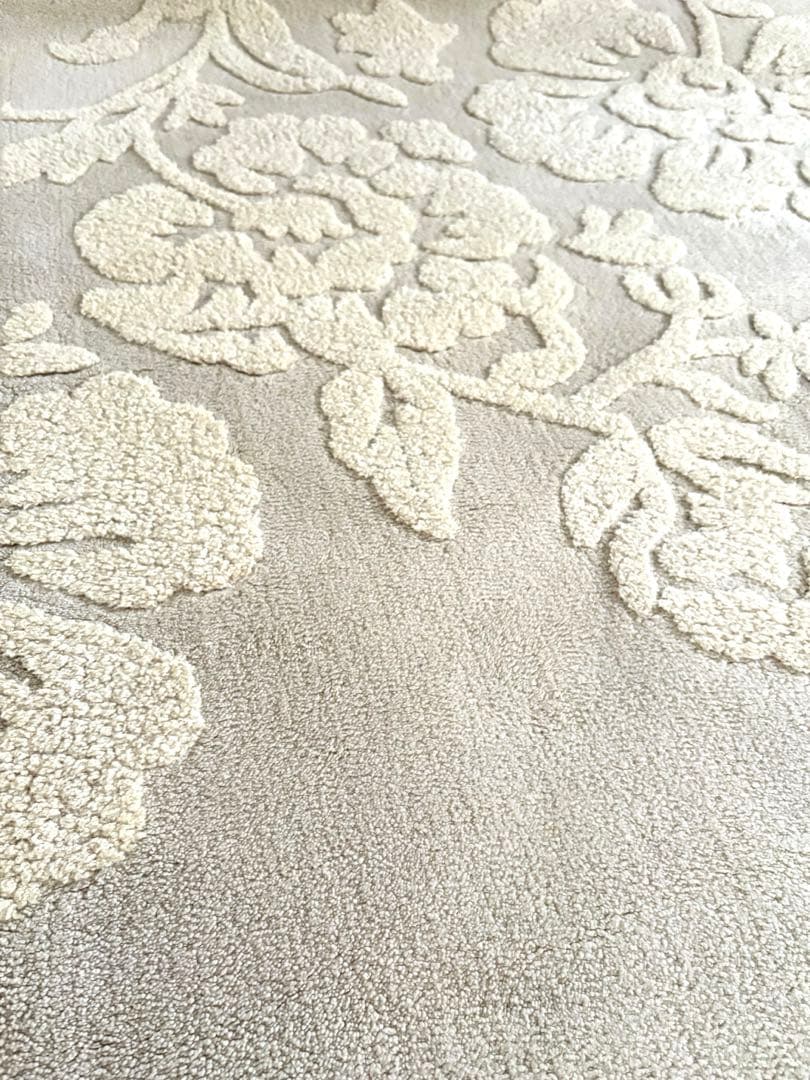 ローラアシュレイ　花柄　ベージュラグ　　120×180センチ