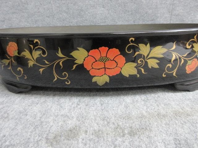 黒塗蒔絵雪輪に剣片喰紋入り花唐草模様水盤 [B27829]