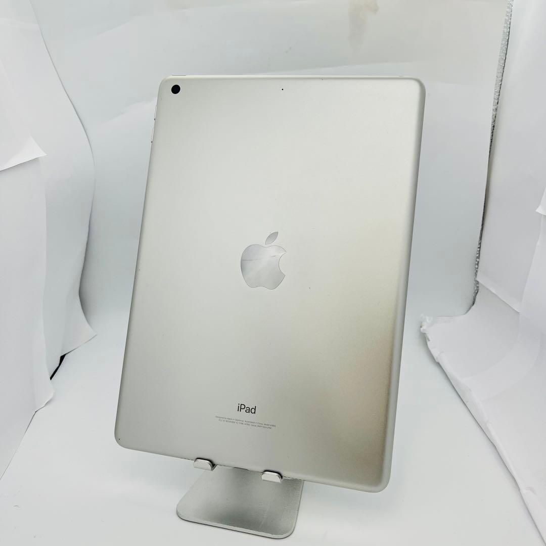 A 82% iPad 6 第6世代 32 GB Wi-Fi シルバー 本体