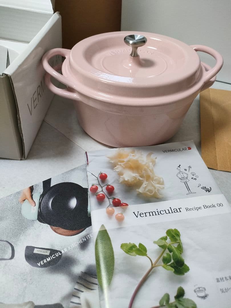 【新品•未使用】バーミキュラ オーブンポット 18cmピンク　レシピ本付き