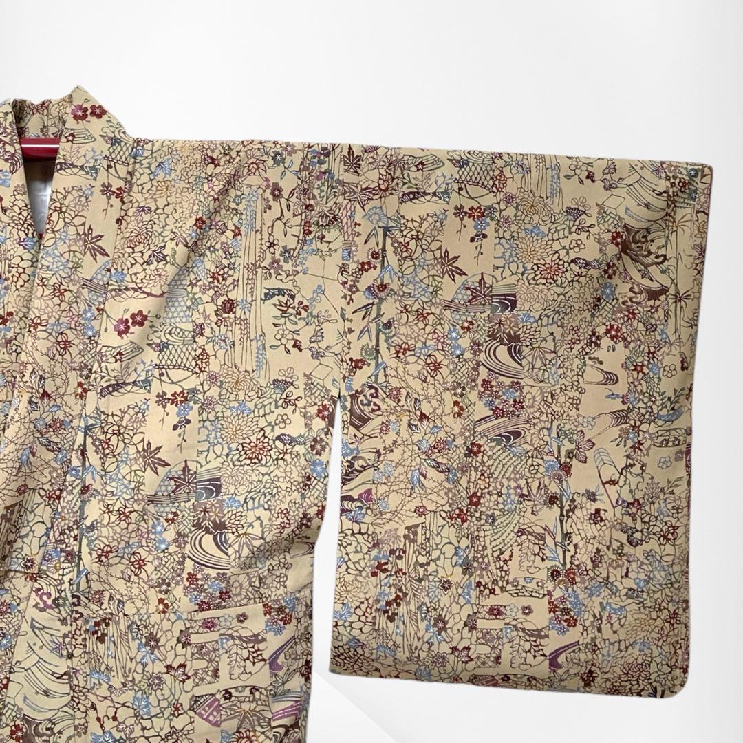 【良品✨】東レシルック　洗える着物　小紋　型染調　伽羅色　薄い茶色　草花模様E6