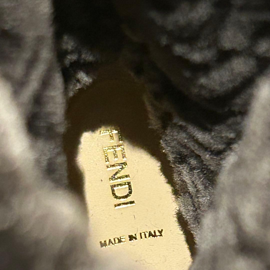 ✨未使用品✨FENDI フェンディ　ズッカ柄 FFロゴムートンブーツ　36