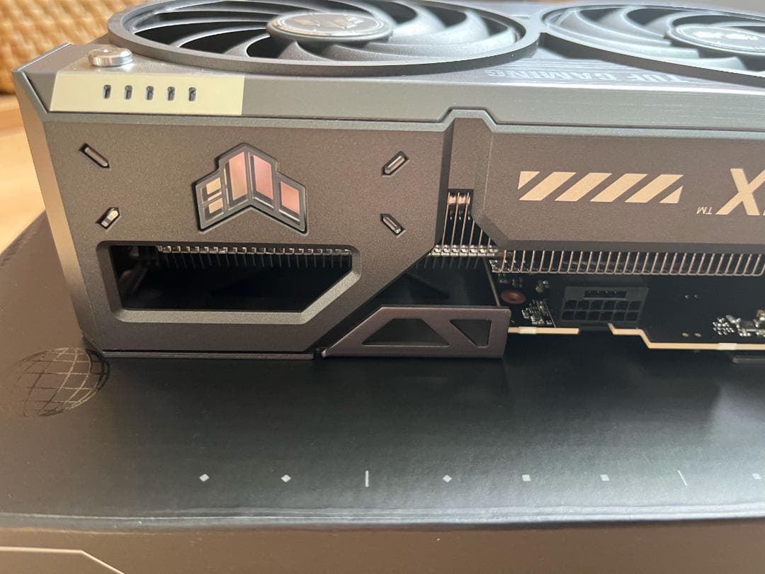 グラフィックボード・グラボ・ビデオカード ASUS TUF Gaming GeForce RTX 5070 Ti OC