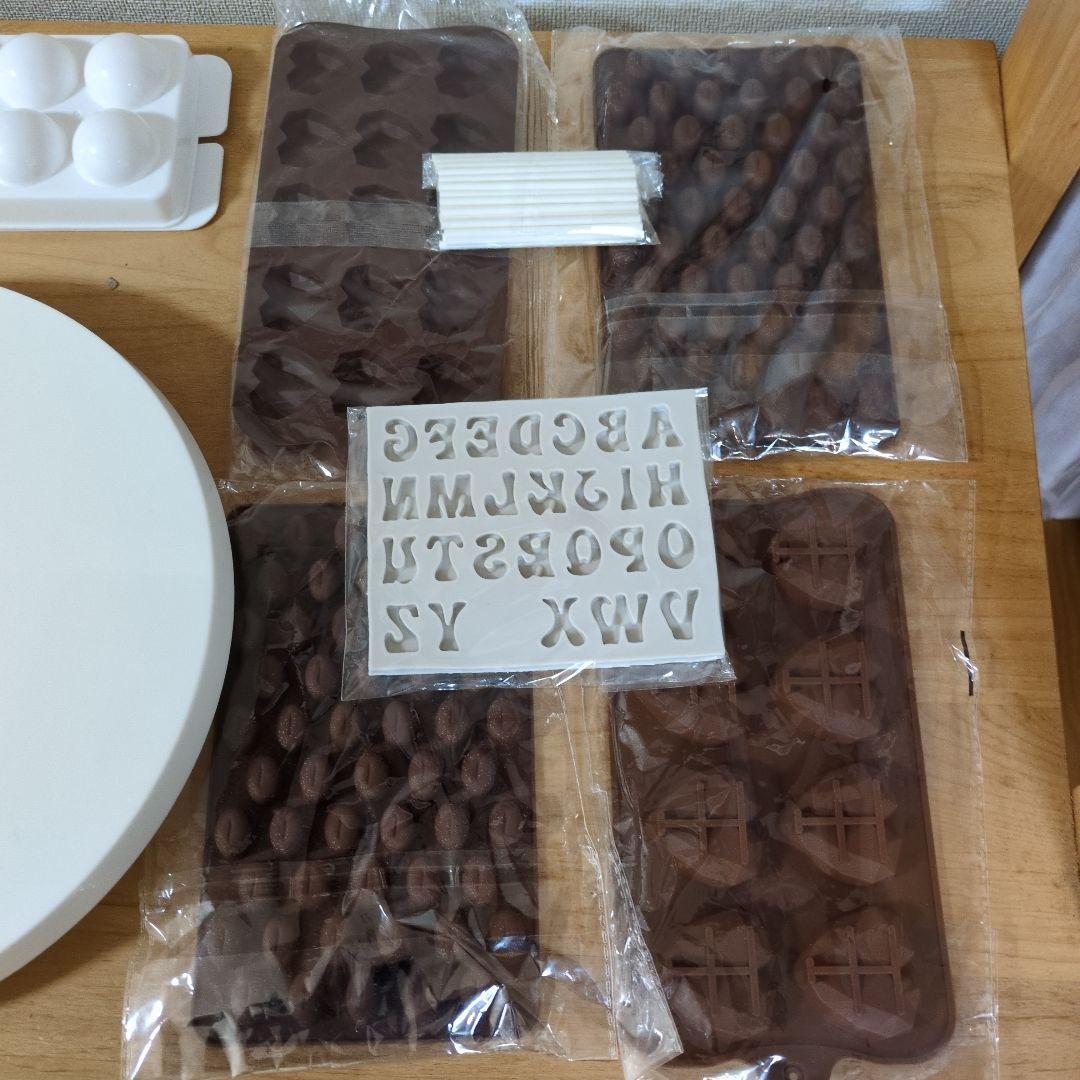 製菓用具セット（ケーキ保存ケース・回転台　他）