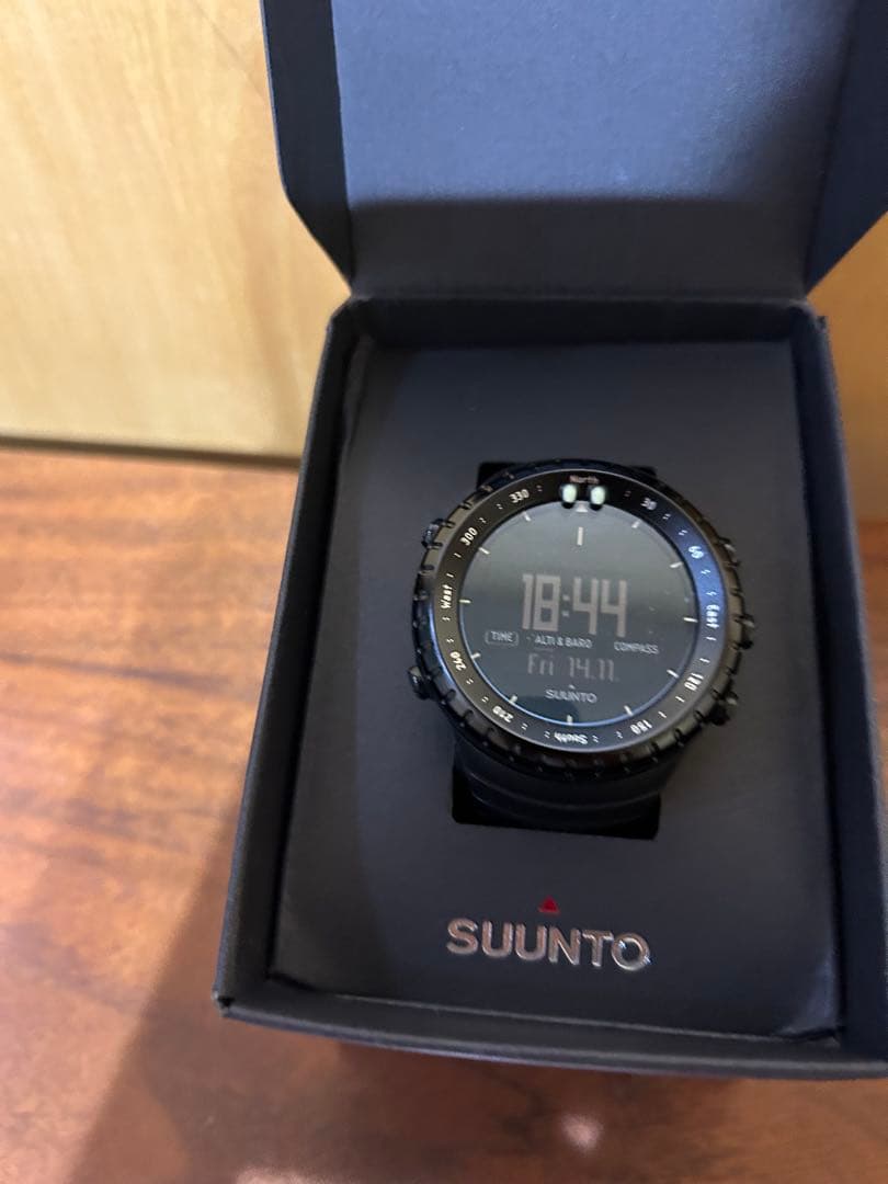 SUUNTO デジタル腕時計 オールブラック 純正交換ベルト、予備電池付属