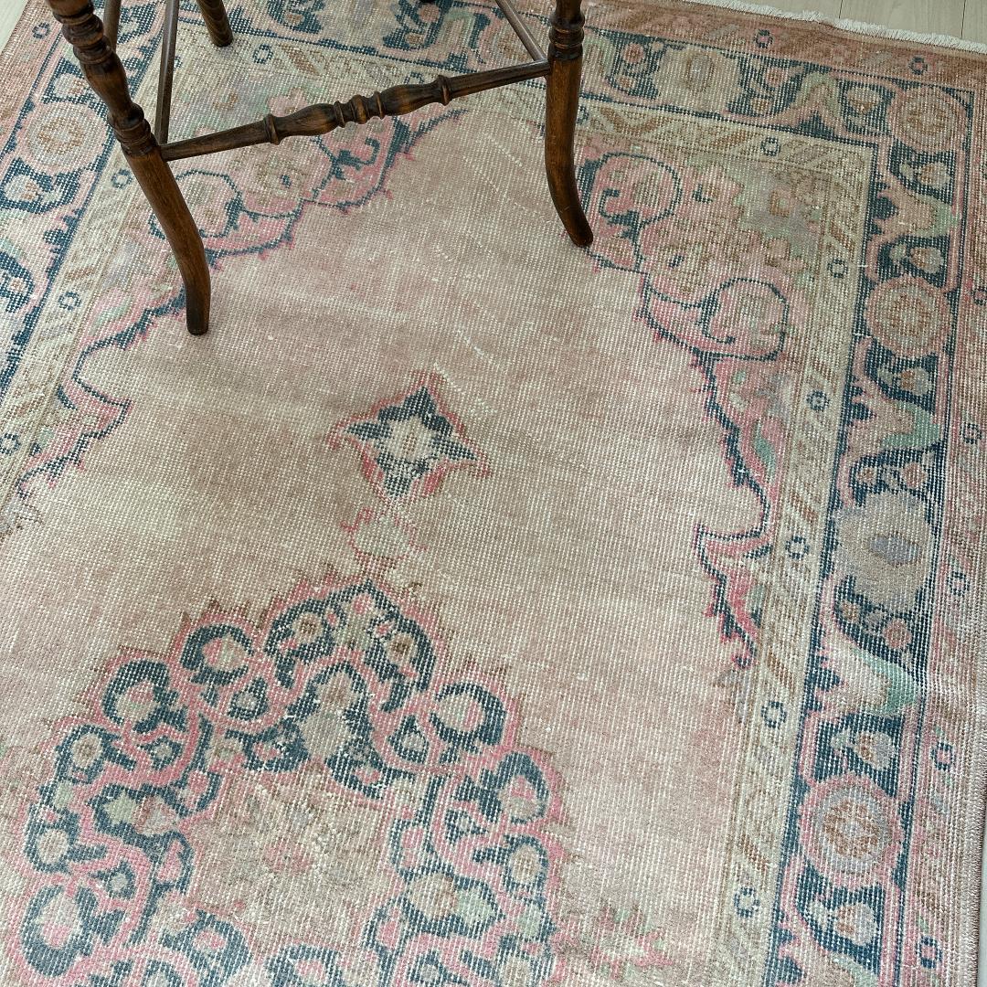 トルコヴィンテージラグ A63 高級 レア ピンク ベージュ ネイビー ミント