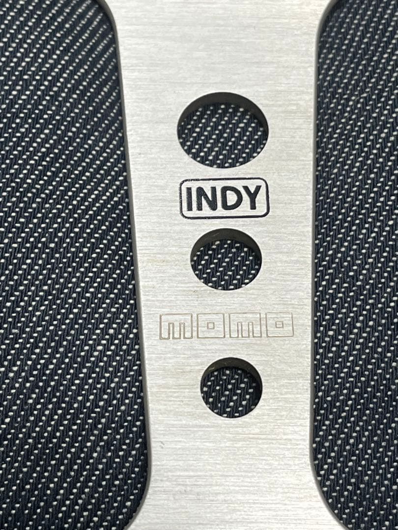 momo INDY ウッドステアリングホイール、 径32mm