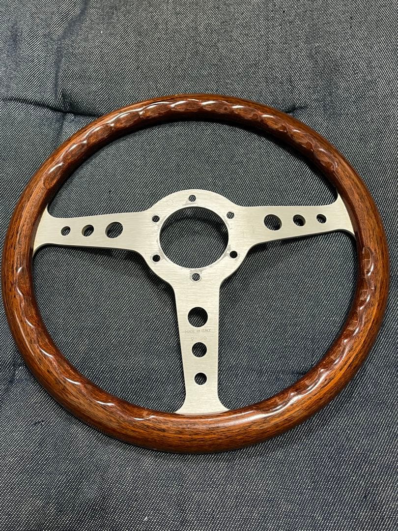 momo INDY ウッドステアリングホイール、 径32mm