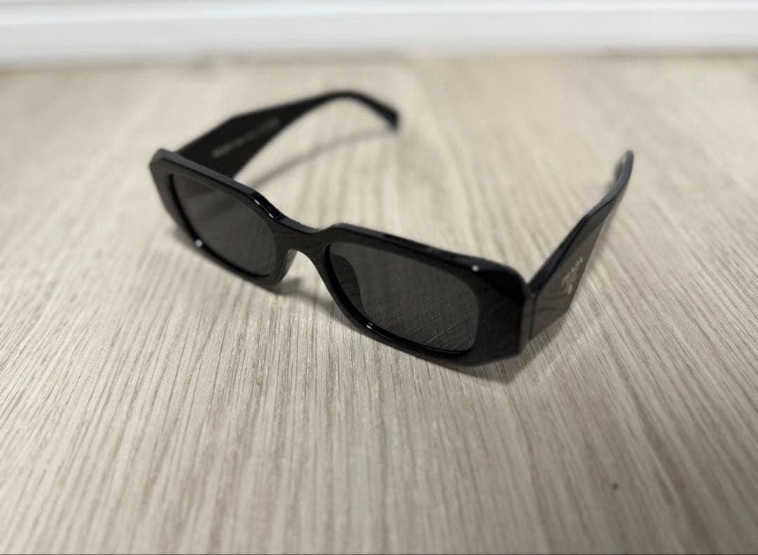 Prada Symbole サングラス ブラック