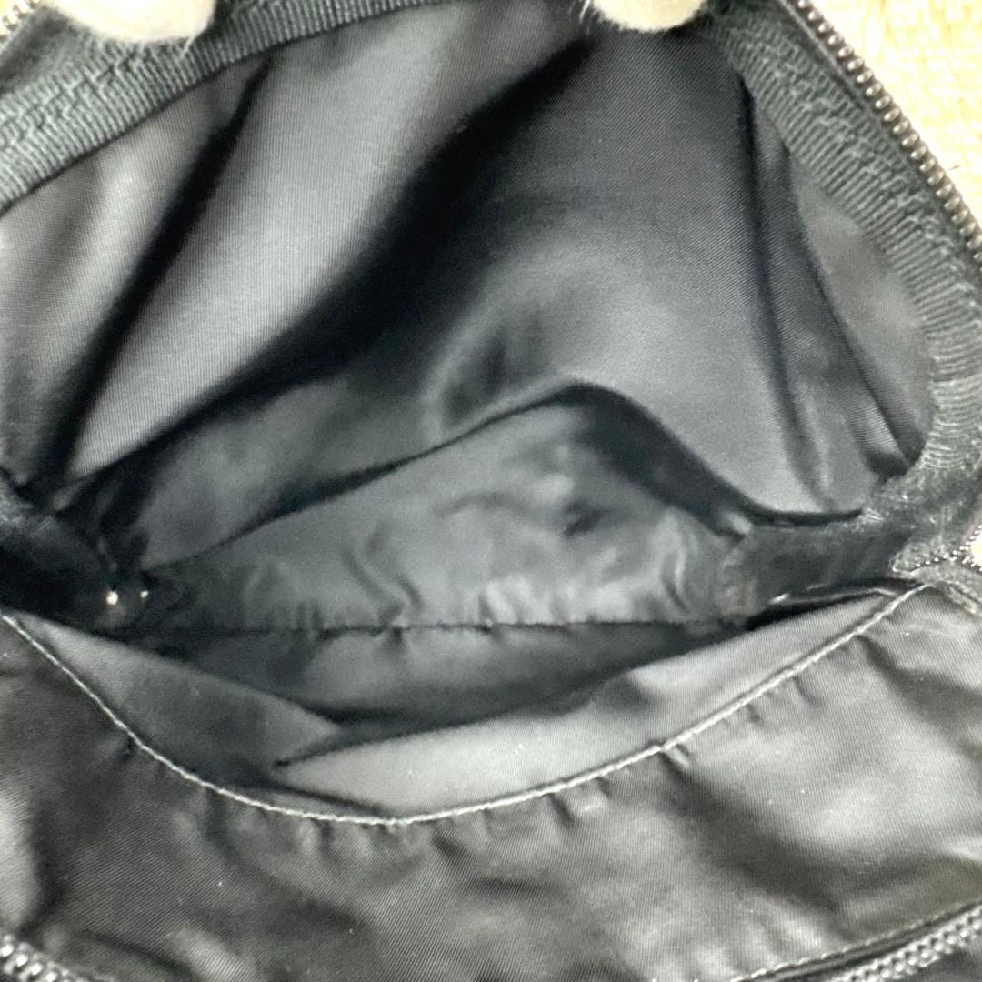 近年 PRADA プラダ ショルダーバッグ サコッシュ 三角ロゴ 黒 ナイロン