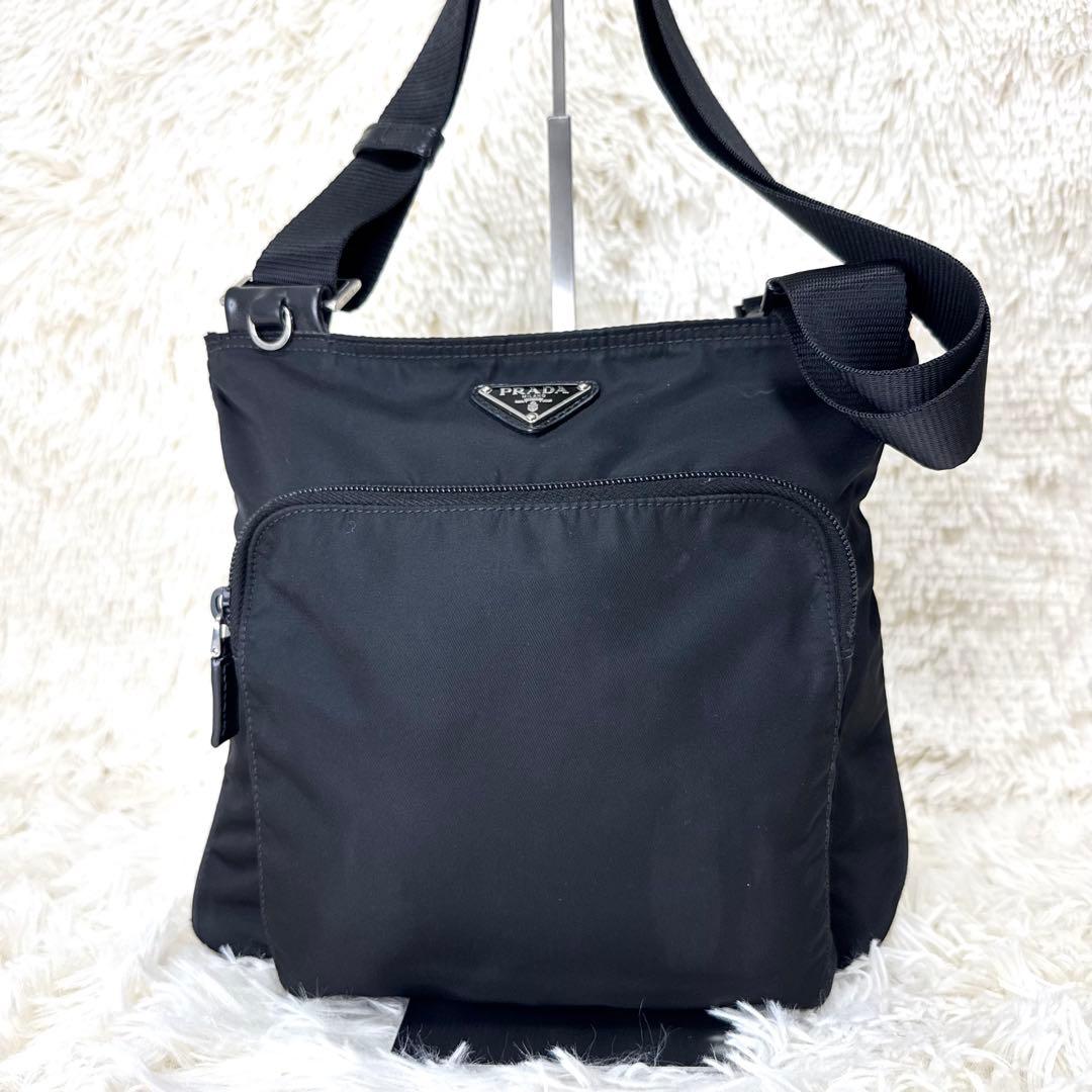 近年 PRADA プラダ ショルダーバッグ サコッシュ 三角ロゴ 黒 ナイロン