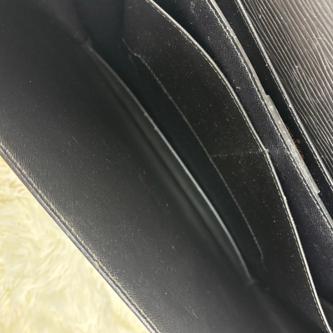 ルイヴィトンエピ セルヴィエット コンセイエ　ビジネスバッグ　ブラック