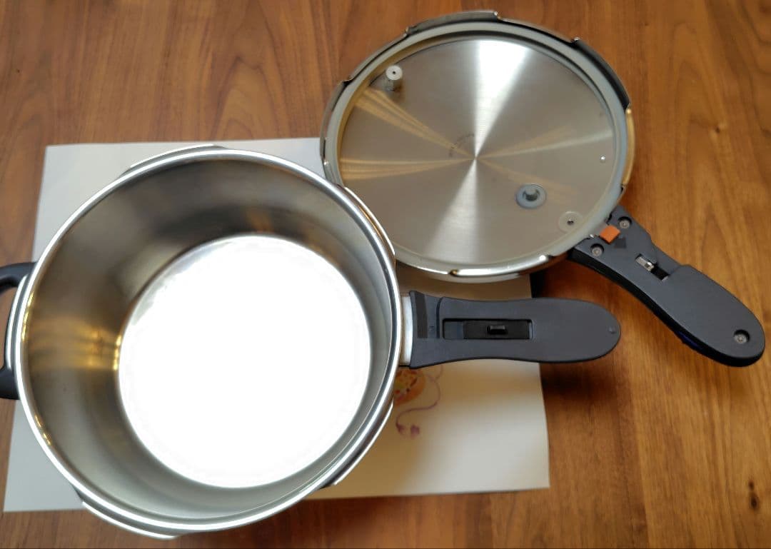 WMF 圧力鍋4.5L・蒸し器・クリーニングセット