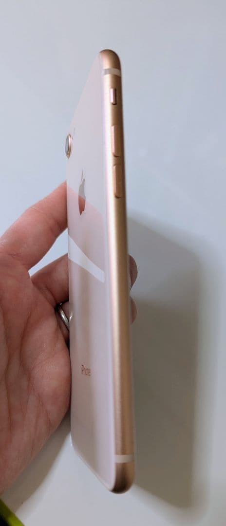 【中古】Apple iPhone 8 ゴールド 本体【64GB】74%