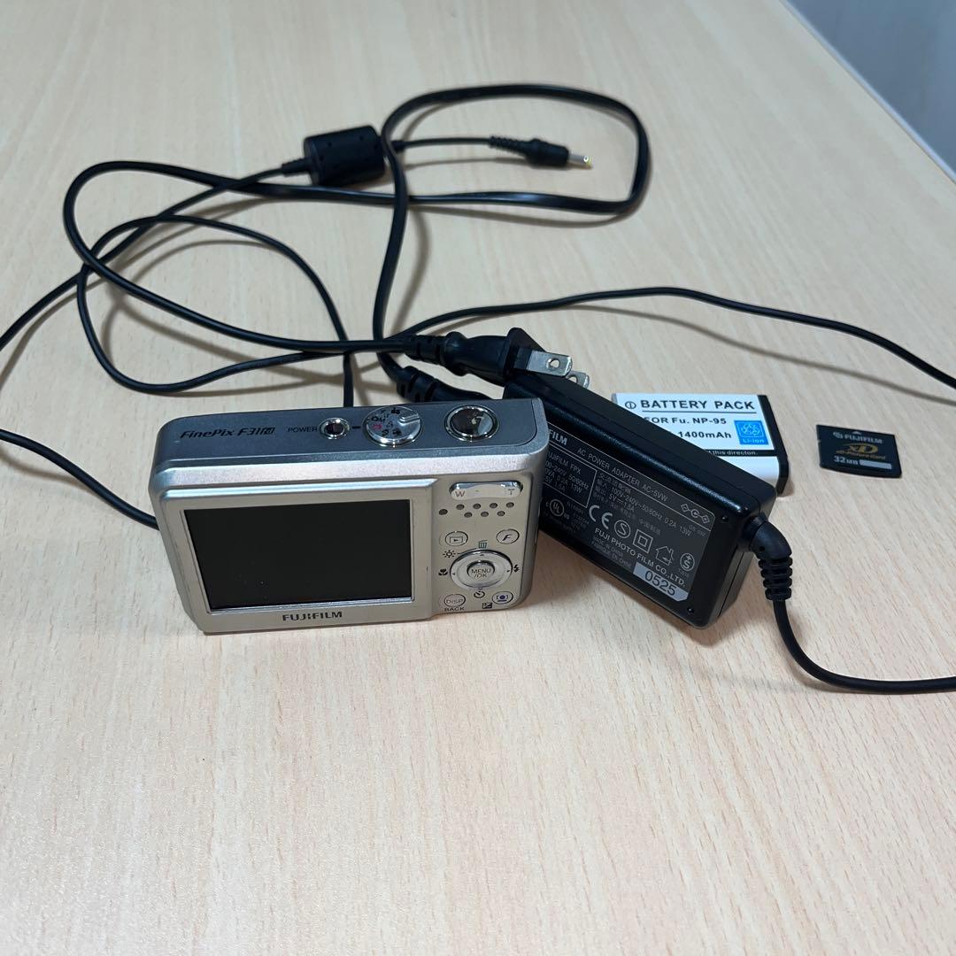 動作品 FUJIFILM FINEPIX F31fdコンパクトデジタルカメラ