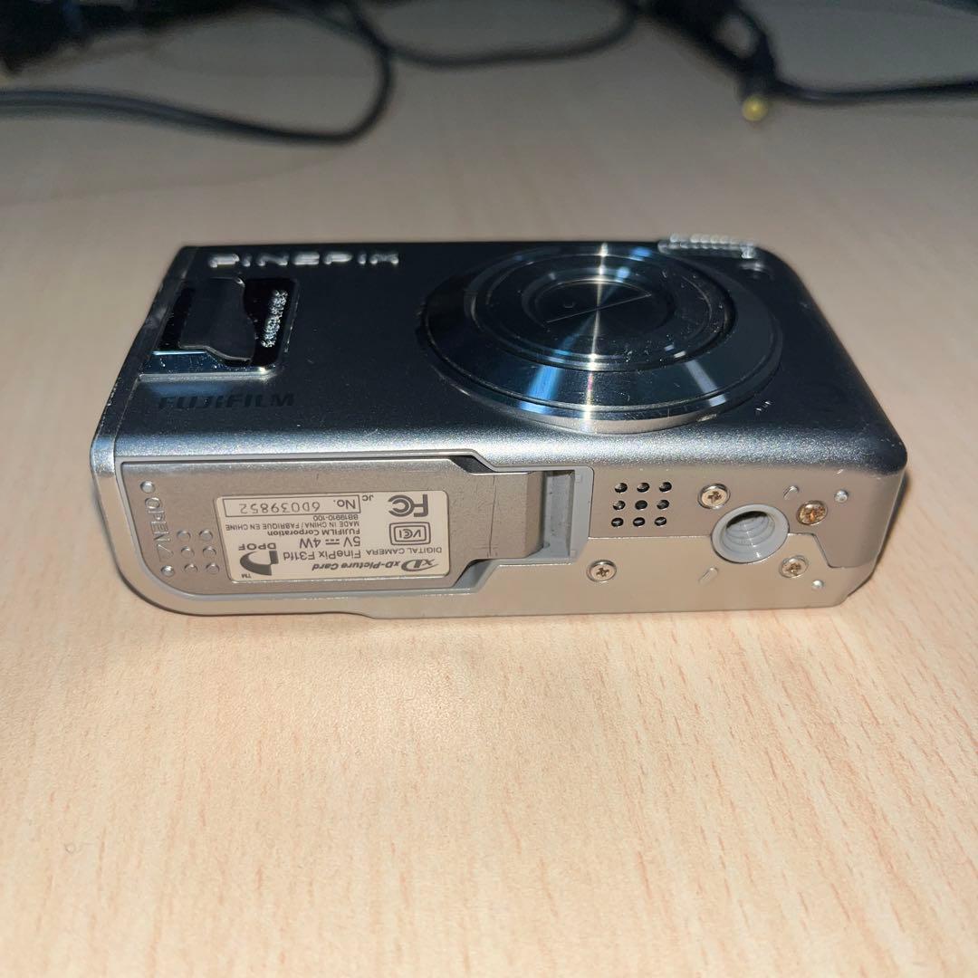 動作品 FUJIFILM FINEPIX F31fdコンパクトデジタルカメラ