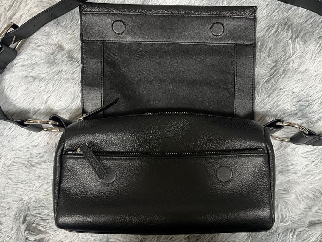 BEARDSLEY レザーボディバッグ ブラック