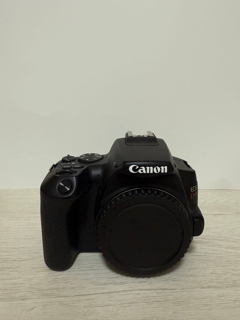 Canon EOS Kiss X10+75-300mmレンズ